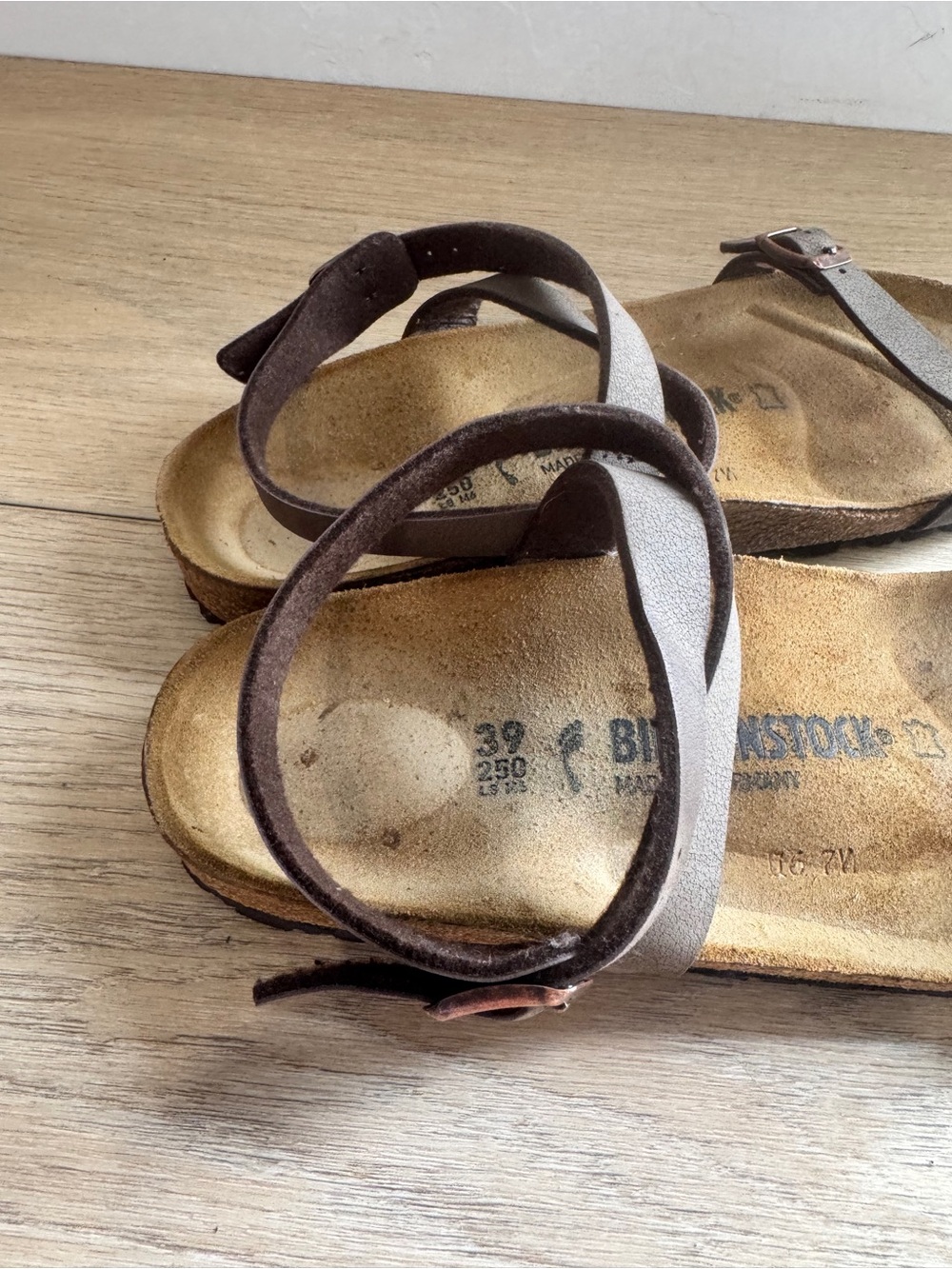 Birkenstock Yara Brown Leather Sandals - Picture 3 of 6